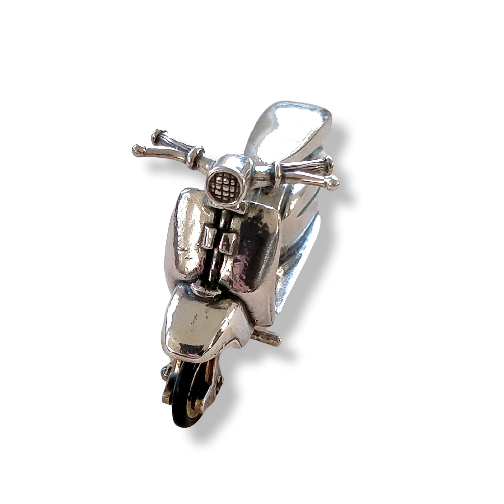 zilveren miniatuur scooter