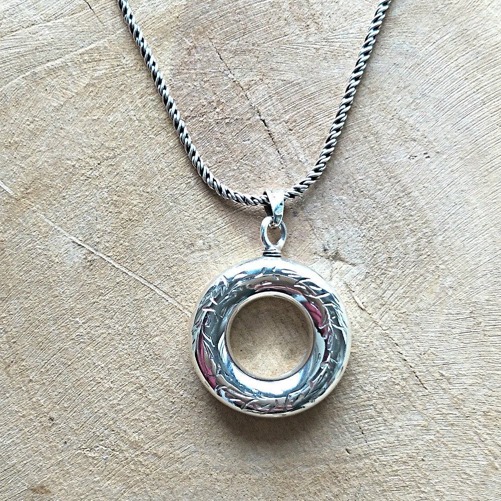 Assieraad circle of life , twee kanten draagbaar zilver