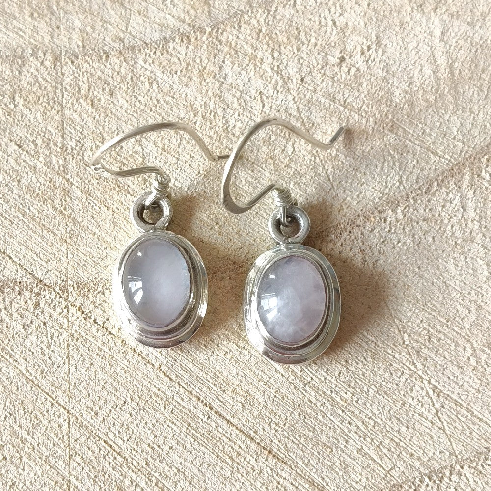 maansteen oorhangers