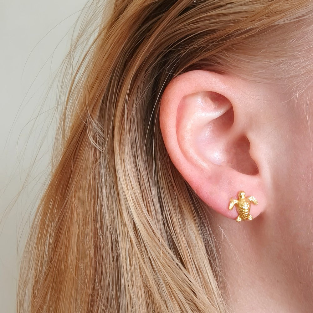 schildpad oorknopje goldplated