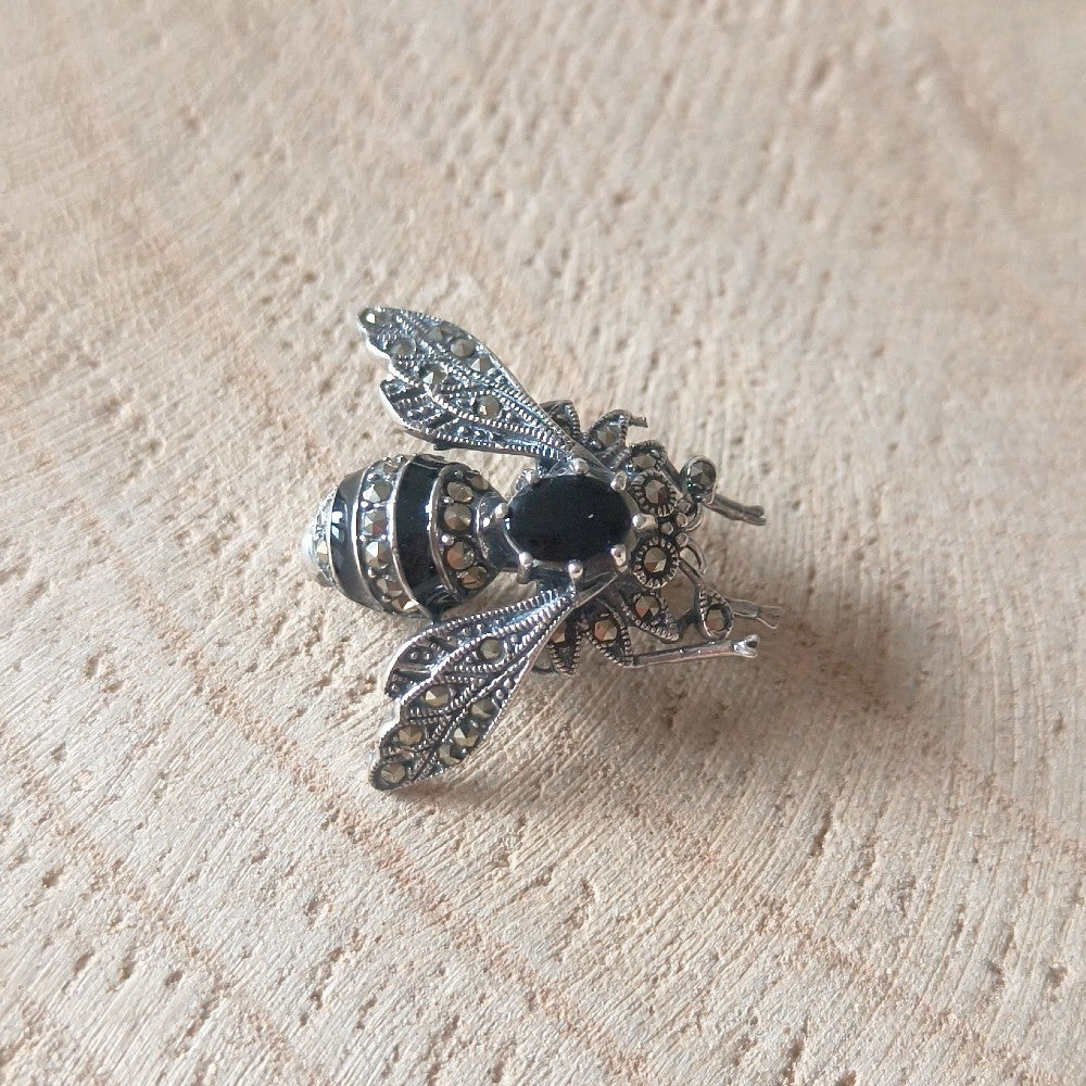 zilveren bij broche